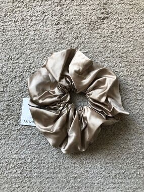 Aritzia Silk Scrunchie. NWT.